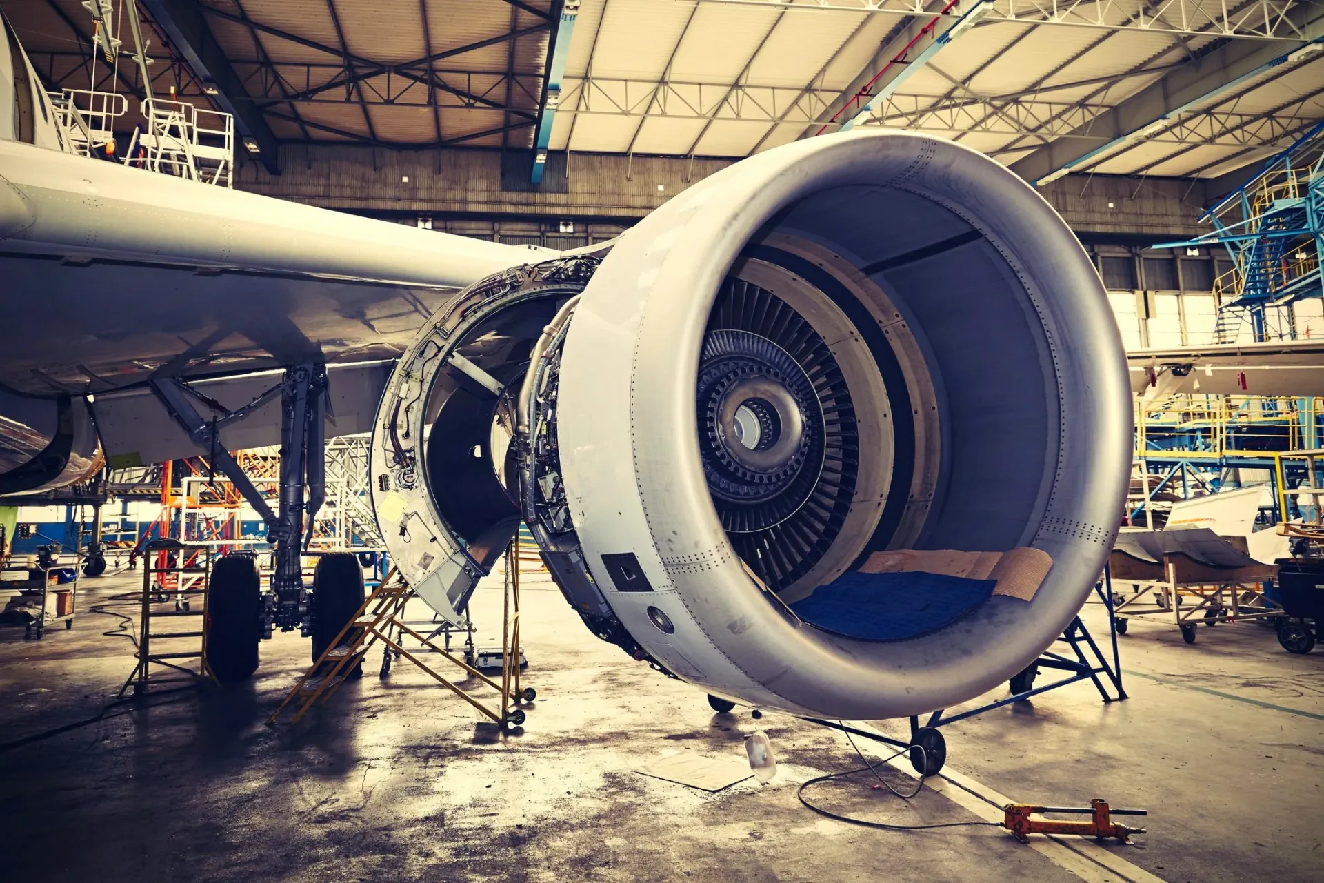 38524349_s Plane engine