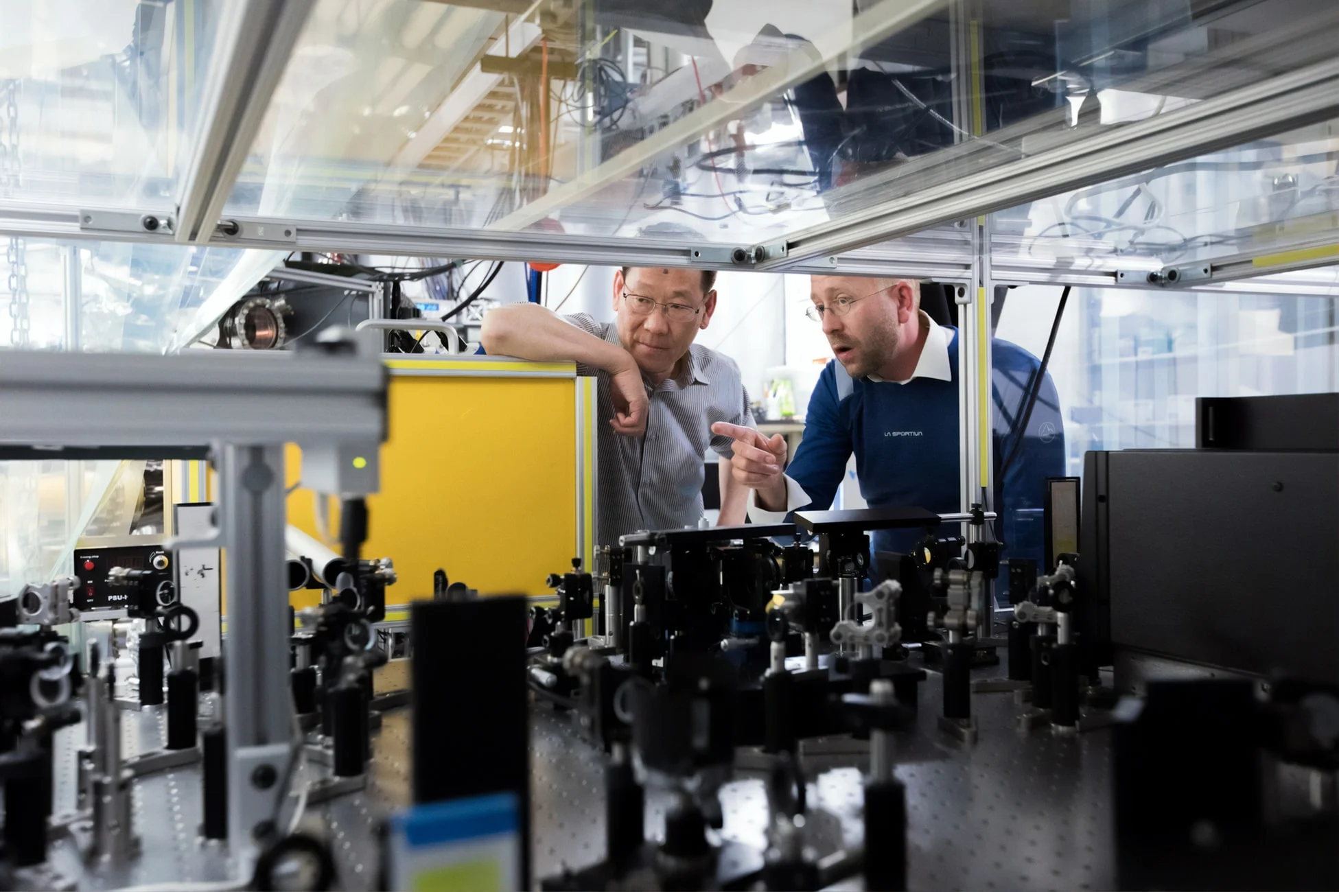 incito-5sWorkplaceOrganization-LeanVisual Workers inspecting industrial machinery